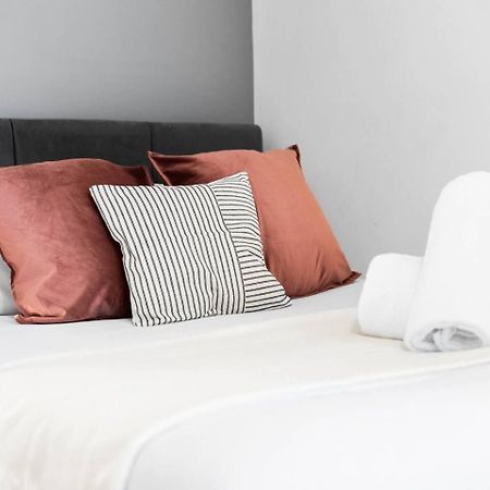 City Centre - Two Bedroom Apartment - Juliet Balcony - Secure Parking - Wifi - Smart Tv - Top Rated -33S バーミンガム エクステリア 写真