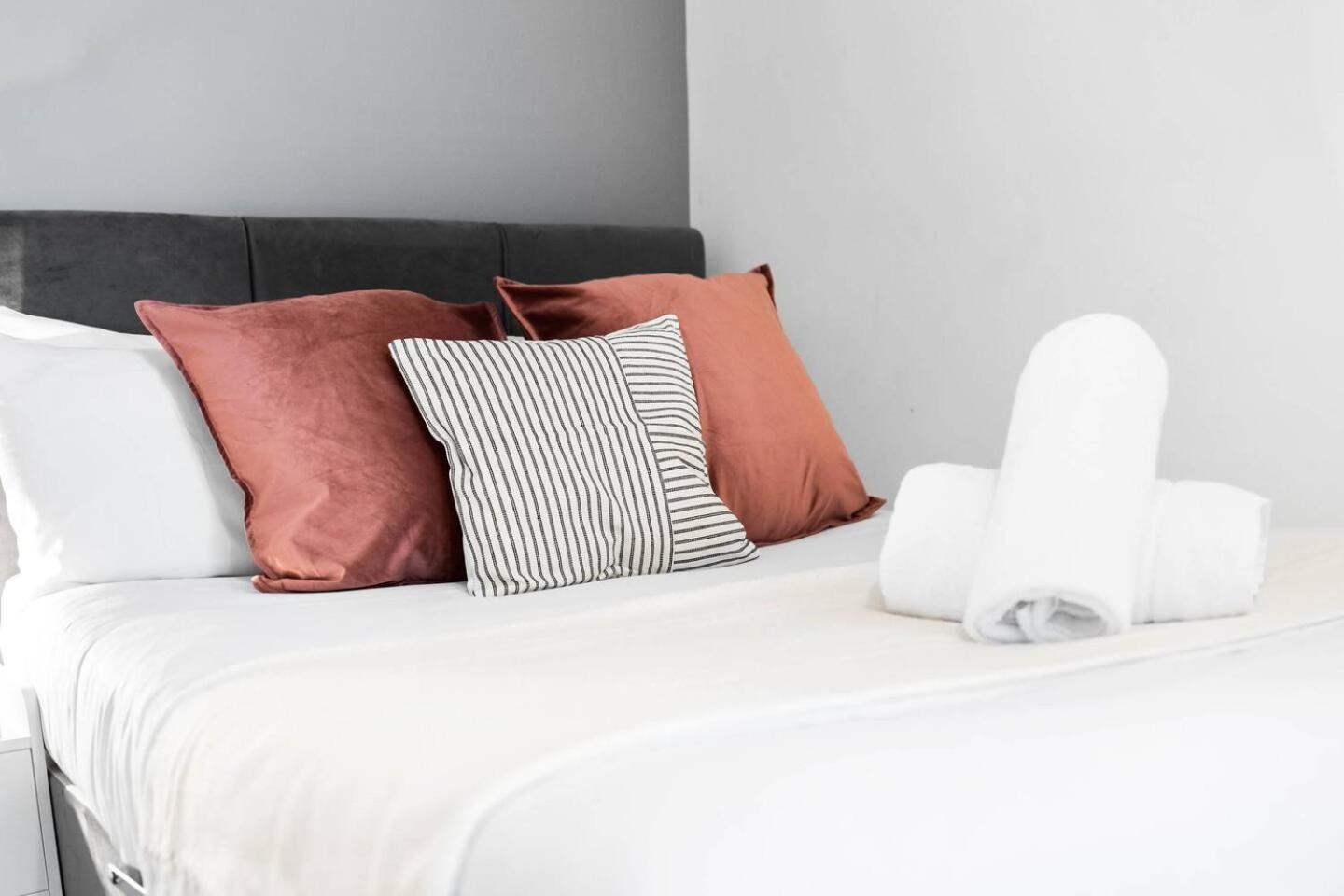 City Centre - Two Bedroom Apartment - Juliet Balcony - Secure Parking - Wifi - Smart Tv - Top Rated -33S バーミンガム エクステリア 写真