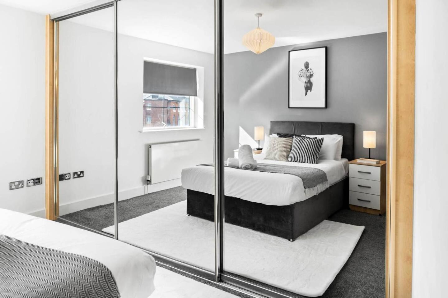 City Centre - Two Bedroom Apartment - Juliet Balcony - Secure Parking - Wifi - Smart Tv - Top Rated -33S バーミンガム エクステリア 写真